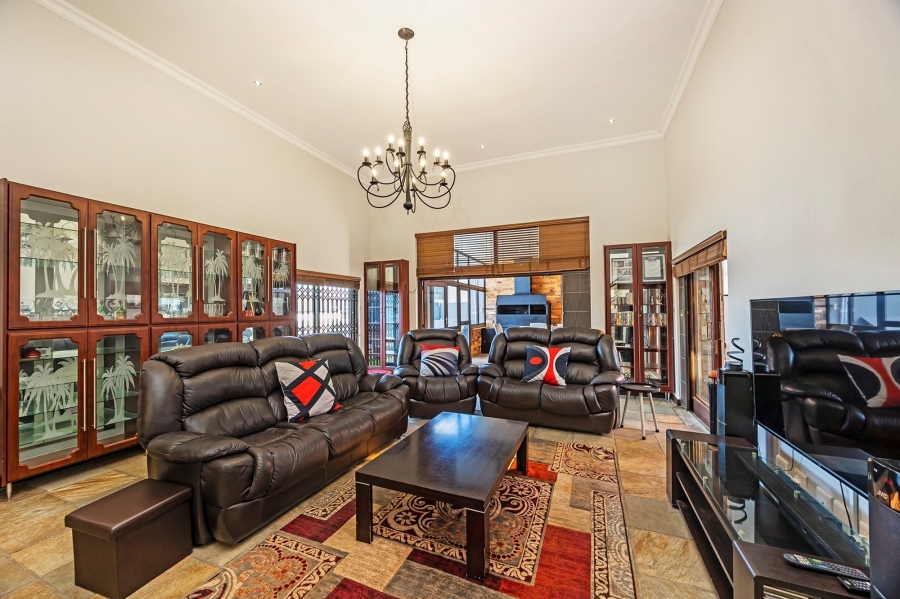 4 Bedroom Property for Sale in Van Riebeeckshof Western Cape